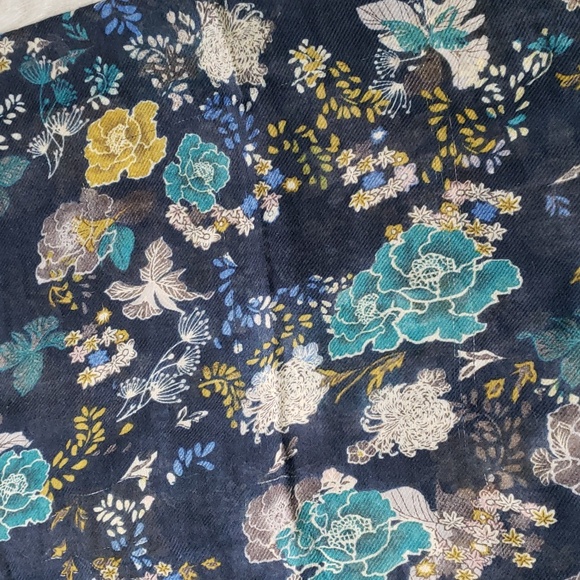 3/$35 Patterned floral infinity scarf from H&M - Picture 2 of 7